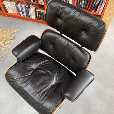 Zoom bild av Eames lounge chair and ottoman
